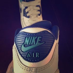 Kids size 2 Nike air max